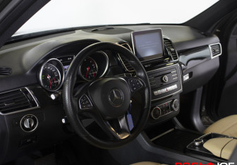 Подержанный автомобиль Mercedes-Benz GLE 2015 года (9 фото)