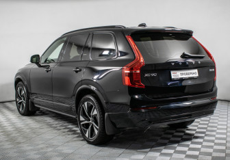 Подержанный автомобиль Volvo XC90 2021 года (7 фото)