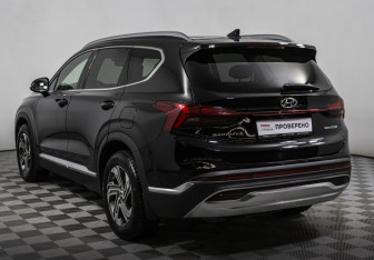 Подержанный автомобиль Hyundai Santa Fe 2022 года (7 фото)