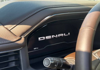 Подержанный автомобиль GMC Yukon 2023 года (19 фото)