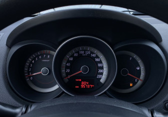 Подержанный автомобиль Kia Cerato Sedan 2011 года (21 фото)