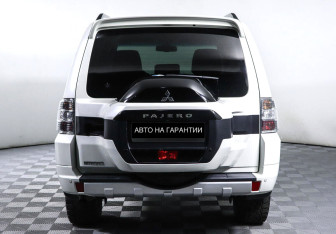 Подержанный автомобиль Mitsubishi Pajero 2018 года (4 фото)