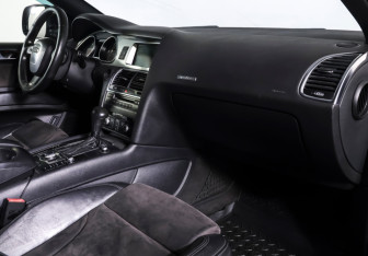 Подержанный автомобиль Audi Q7 2009 года (12 фото)