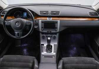 Подержанный автомобиль Volkswagen Passat CC 2013 года (13 фото)