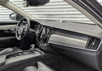 Подержанный автомобиль Volvo S90 2017 года (11 фото)