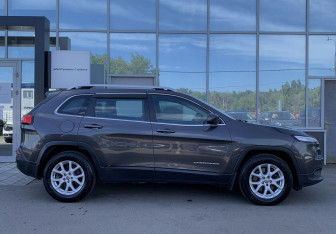 Подержанный автомобиль Jeep Cherokee 2014 года (4 фото)