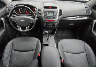 Подержанный автомобиль Kia Sorento 2018 года (9 фото)