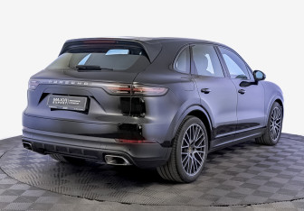 Подержанный автомобиль Porsche Cayenne 2019 года (5 фото)
