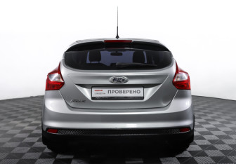 Подержанный автомобиль Ford Focus Hatchback 2013 года (6 фото)