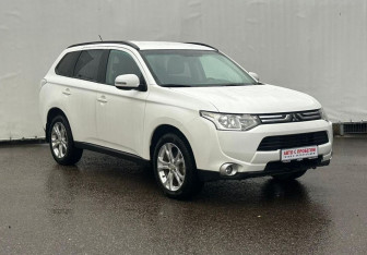 Подержанный автомобиль Mitsubishi Outlander 2012 года (3 фото)