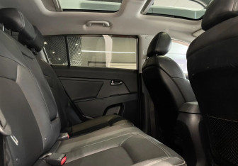 Подержанный автомобиль Kia Sportage 2010 года (12 фото)