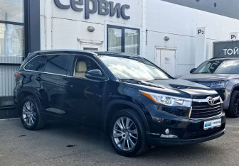 Подержанный автомобиль Toyota Highlander 2014 года (3 фото)
