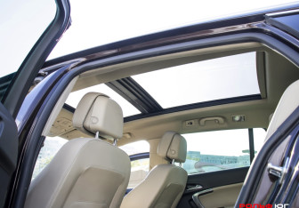 Подержанный автомобиль Opel Insignia Wagon 2014 года (14 фото)