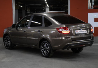 Подержанный автомобиль LADA (ВАЗ) Granta Sedan 2021 года (7 фото)
