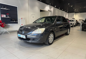 Подержанный автомобиль Mitsubishi Lancer Sedan 2004 года (1 фото)