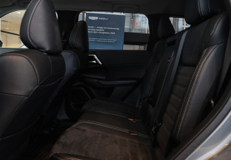 Подержанный автомобиль Mitsubishi Outlander 2022 года (8 фото)