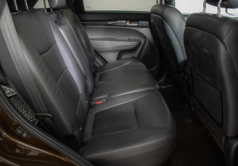 Подержанный автомобиль Kia Sorento 2013 года (10 фото)