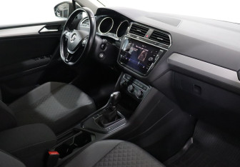 Подержанный автомобиль Volkswagen Tiguan 2019 года (9 фото)