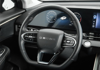 Подержанный автомобиль Omoda C5 2024 года (19 фото)