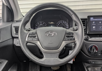 Подержанный автомобиль Hyundai Solaris Sedan 2021 года (21 фото)