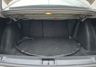 Подержанный автомобиль Renault Fluence 2012 года (15 фото)