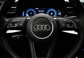 Подержанный автомобиль Audi A3 Hatchback 2021 года (10 фото)