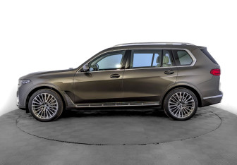 Подержанный автомобиль BMW X7 2021 года (8 фото)