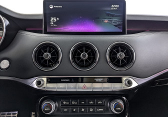 Подержанный автомобиль Kia Stinger 2022 года (17 фото)