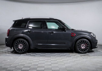 Подержанный автомобиль MINI Countryman 2020 года (4 фото)