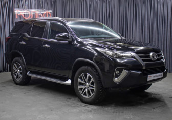 Подержанный автомобиль Toyota Fortuner 2017 года (3 фото)