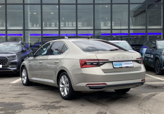Подержанный автомобиль Skoda Superb Liftback 2019 года (7 фото)