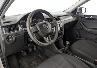 Подержанный автомобиль Skoda Rapid Liftback 2019 года (15 фото)