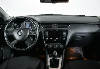 Подержанный автомобиль Skoda Octavia Wagon 2014 года (11 фото)