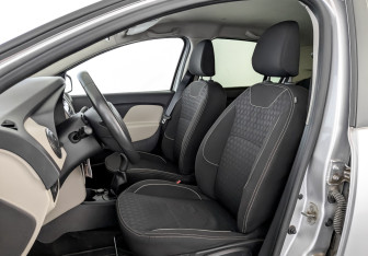 Подержанный автомобиль Renault Logan Sedan 2018 года (20 фото)