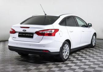 Подержанный автомобиль Ford Focus Sedan 2013 года (5 фото)