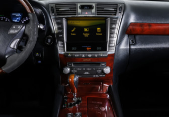 Подержанный автомобиль Lexus LS 2012 года (14 фото)