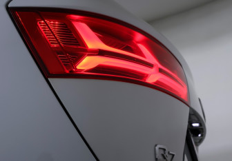 Подержанный автомобиль Audi Q7 2016 года (21 фото)