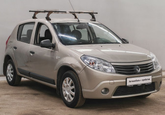 Подержанный автомобиль Renault Sandero 2012 года (3 фото)