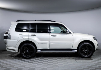 Подержанный автомобиль Mitsubishi Pajero 2019 года (4 фото)