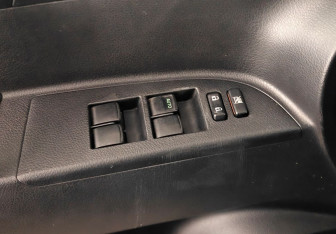 Подержанный автомобиль Toyota Highlander 2011 года (17 фото)