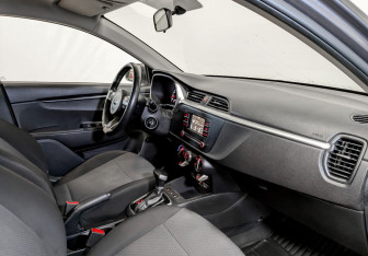 Подержанный автомобиль Kia Rio Hatchback 2021 года (10 фото)