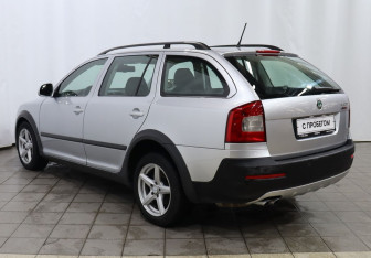 Подержанный автомобиль Skoda Octavia Wagon 2012 года (6 фото)