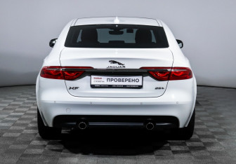 Подержанный автомобиль Jaguar XF Sedan 2018 года (5 фото)