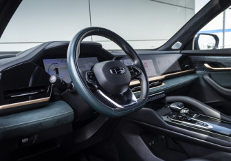 Подержанный автомобиль Geely Monjaro 2023 года (9 фото)