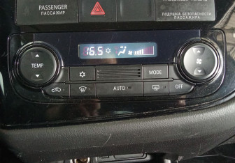 Подержанный автомобиль Mitsubishi Outlander 2014 года (14 фото)