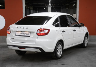 Подержанный автомобиль LADA (ВАЗ) Granta Liftback 2021 года (5 фото)