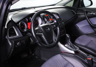 Подержанный автомобиль Opel Astra Hatchback 2014 года (15 фото)