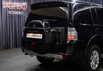 Подержанный автомобиль Mitsubishi Pajero 2018 года (21 фото)