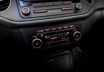 Подержанный автомобиль Volkswagen Golf Plus 2013 года (28 фото)