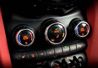 Подержанный автомобиль MINI Hatch 2021 года (25 фото)